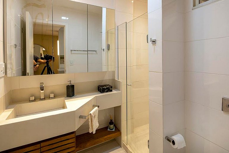 Riou033 Moderno apt 2Q no Leblon