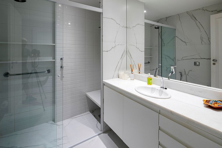 C06 Large family apt Copacabana