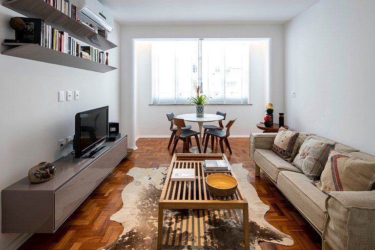 Modern 2BD 3 minutes from the Beach