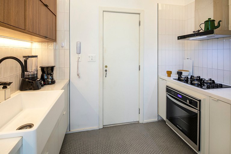 Modern 2BD 3 minutes from the Beach