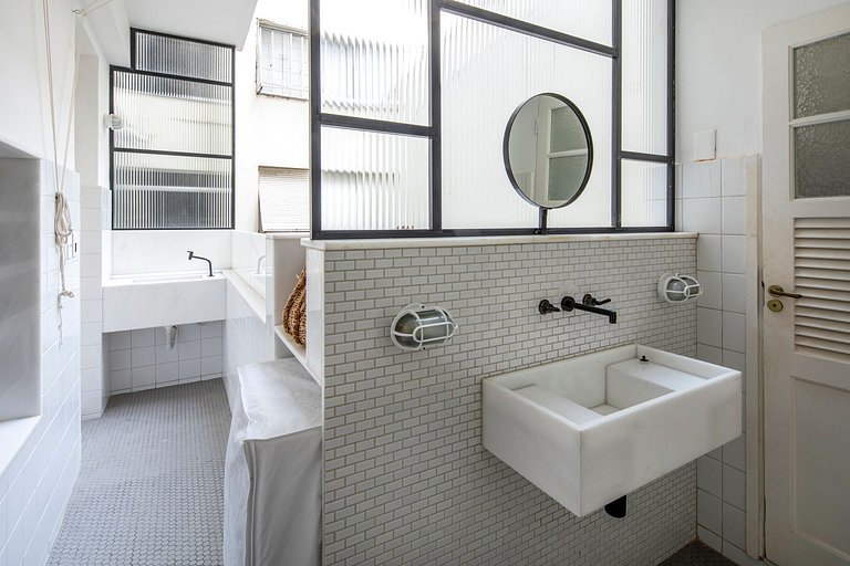 Modern 2BD 3 minutes from the Beach