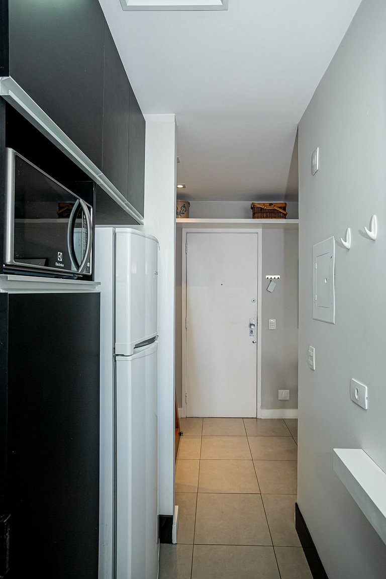 Chic 1BR Condo in Leblon w/ Pool, Gym, & Private Parking