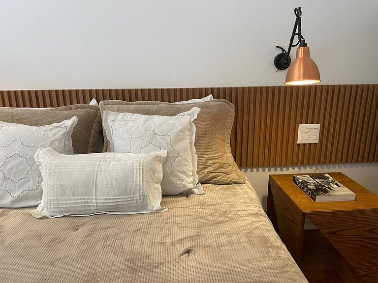 Modern 2BD 3 minutes from the Beach