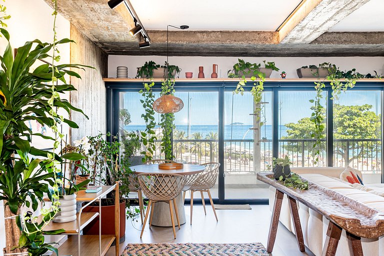 Ipanema Ocean Front Cozy and Unique