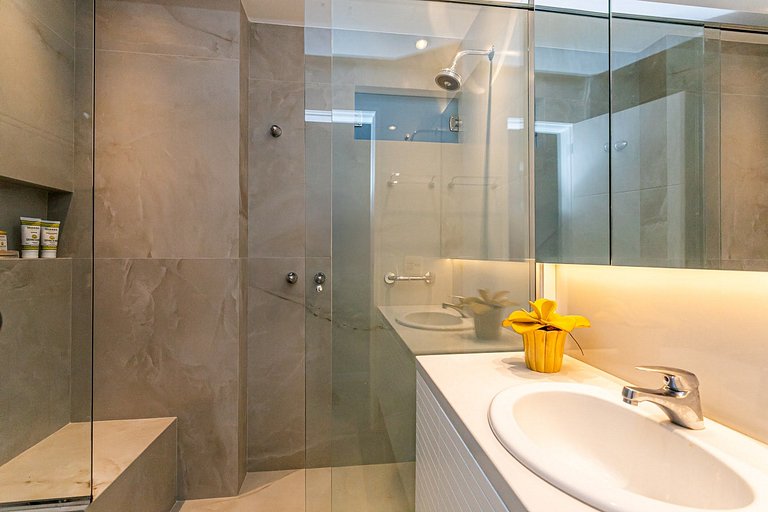 Riou012 Condominio 3QT Ipanema 5M da Praia